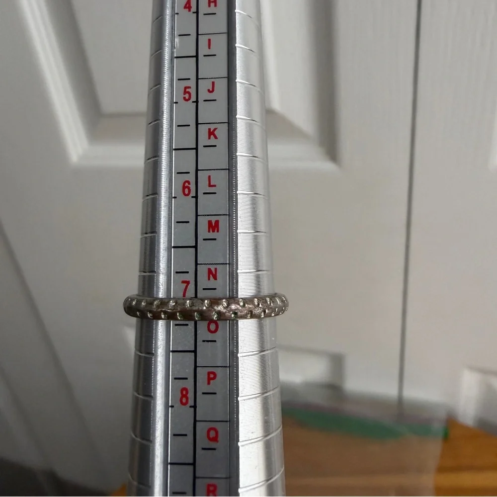 Silver color‎ ornate cutout band ring size 7